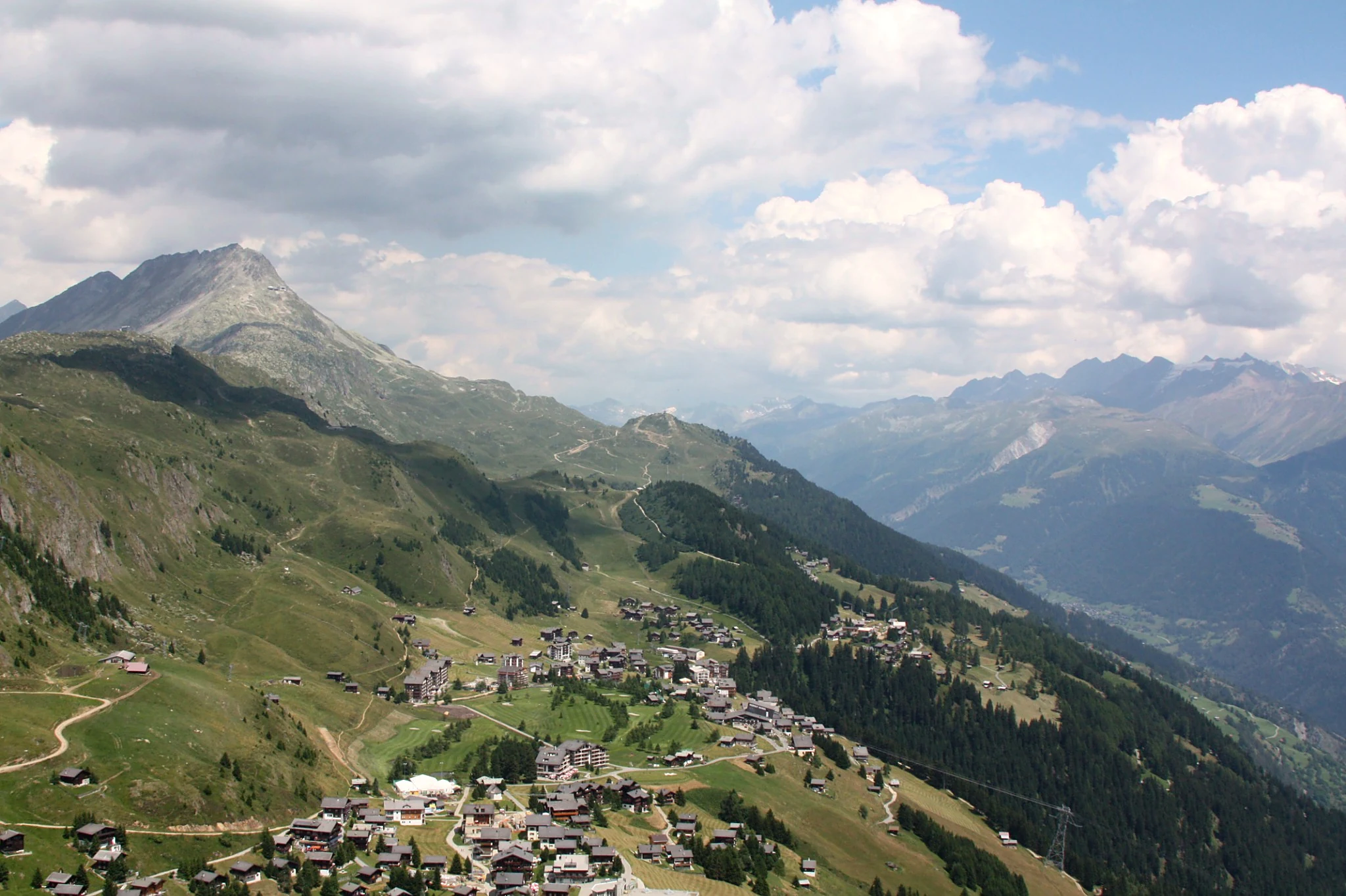 Lage und Umgebung des Casa Codasi auf der Riederalp im Sommer